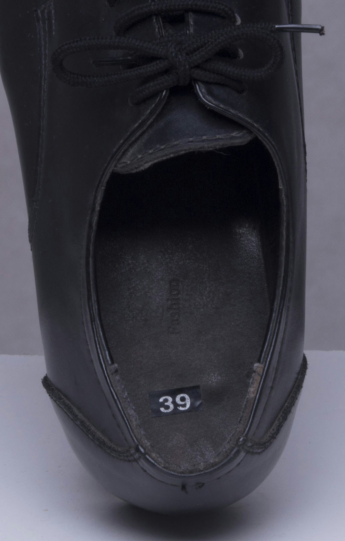 footwear-retouching-tag-removal-inside-before Product photo of inside of dress shoe showing size sticker